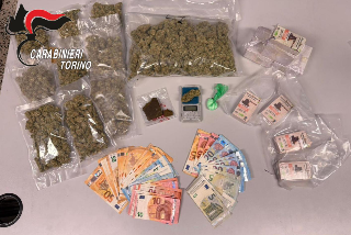 Spaccio in condominio a Moncalieri, trovati 3 chilogrammi di droga